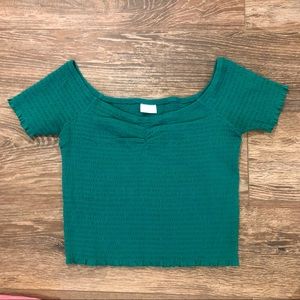 Cute simple green scrunched up crop top